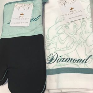 Disney JASMINE & ALADDIN insulated oven mitts & kitchen towels NEW